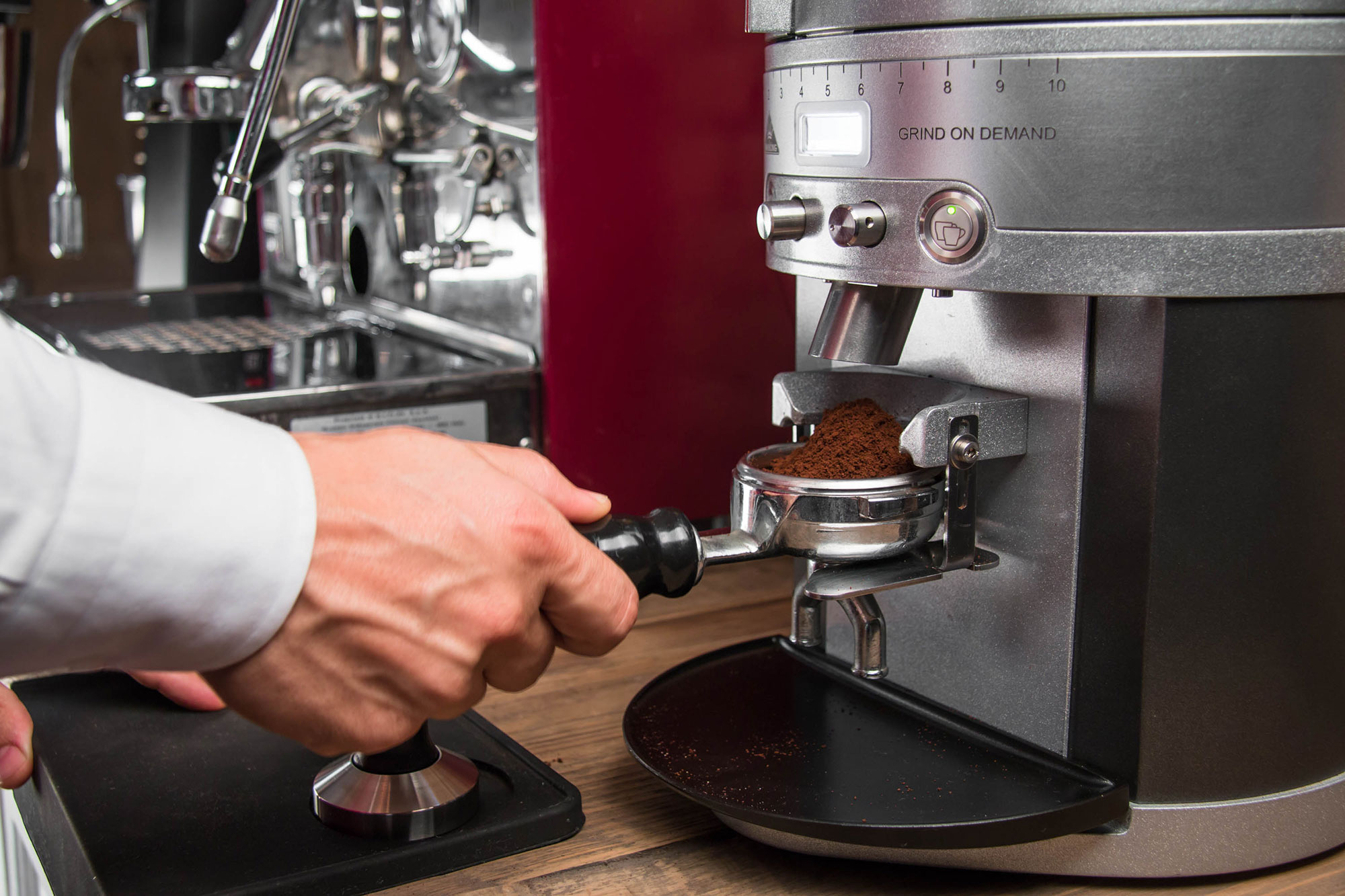 Distributore di caffè 51mm Manomissione per caffè in acciaio inossidabile Nero Espresso Pressa per caffè Base tonda Strumento di manomissione del caffè per caffè espresso Portafiler Base filettata 